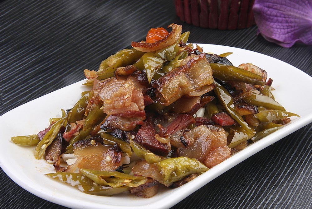 酸辣子炒腊肉.jpg