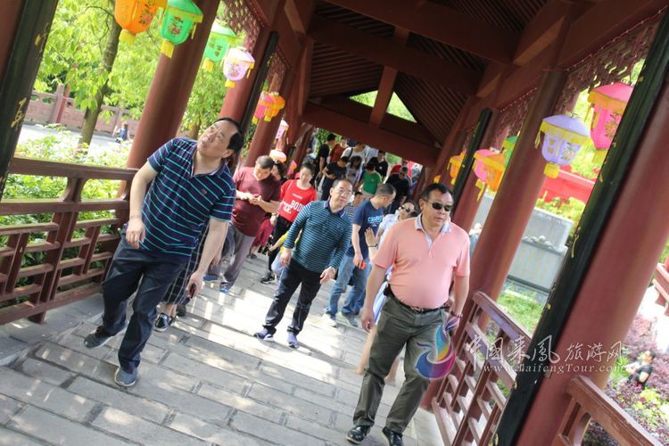 仙佛寺景区迎来五一出游小高峰