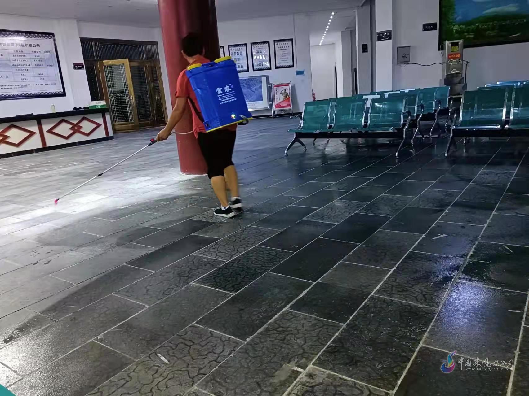 红色照酉水,百福暖万家